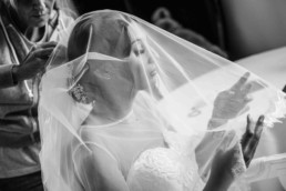 photographie en noir et blanc de la mariée